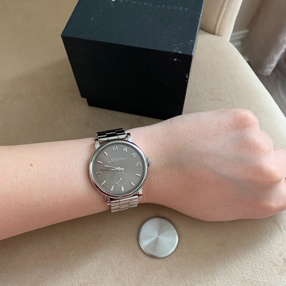 MARC JACOBS SILVER WATCH - Picture 4 of 10